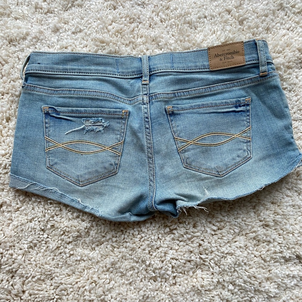 A&F Light Wash Jean Shorts - Size 26 - Picture 2 of 3